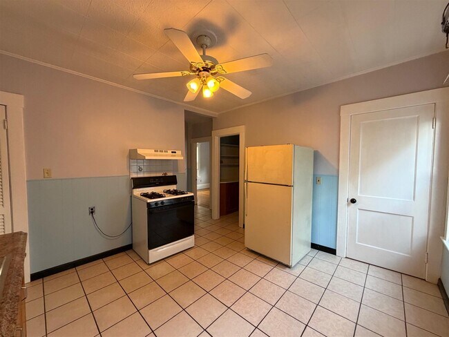 Photo - 127 Walnut St Unidad 2