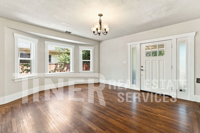 Photo - 1321 Lochbrae Rd