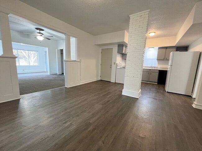 Photo - Rent Special - 3 Bed/2 Bath Duplex Apartment Near Downtown!