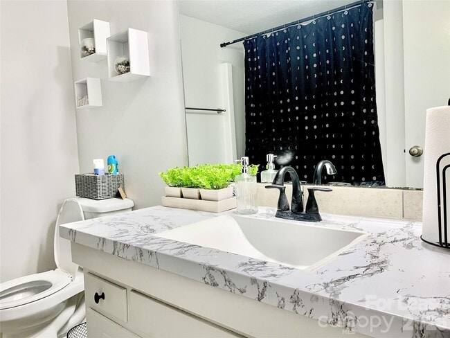 Photo - 500 Umstead Dr