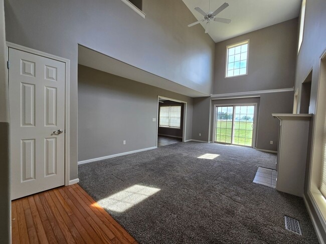 Photo - 3 Bedroom Duplex in Normal!