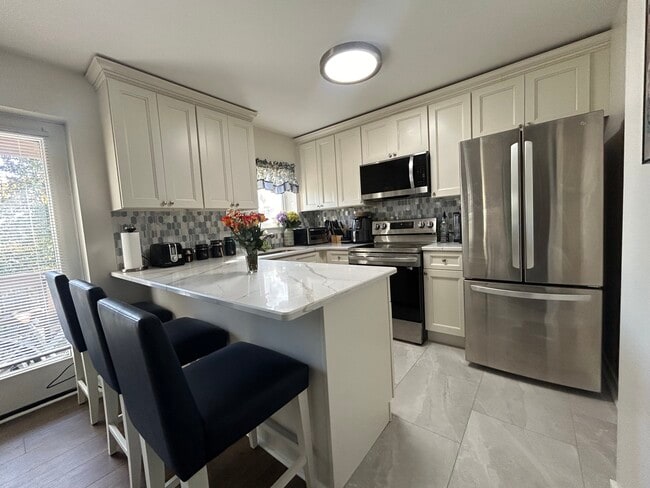 Building Photo - 4003 Eastview Ln Unit 4003