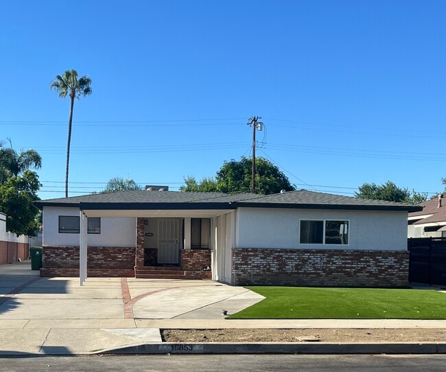 Front - 15853 Stare St Unit 15855 Stare St