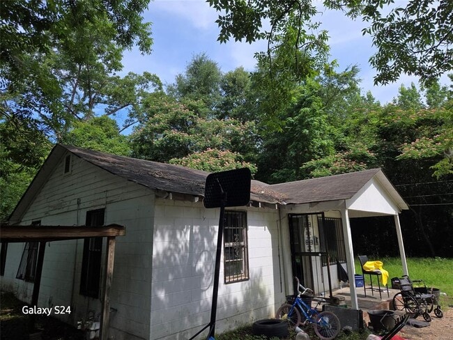 Building Photo - 126 Redwood Dr