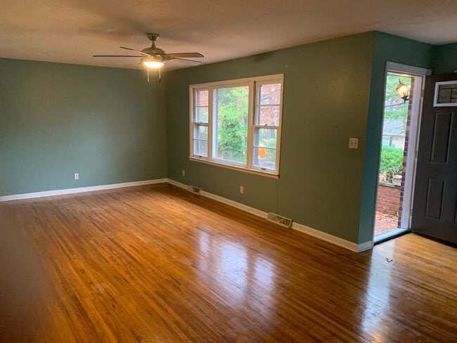 Photo - Spacious & Pet-Friendly 4BR Home in Prime ...
