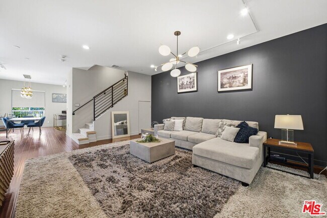 Photo - 5911 Saturn St