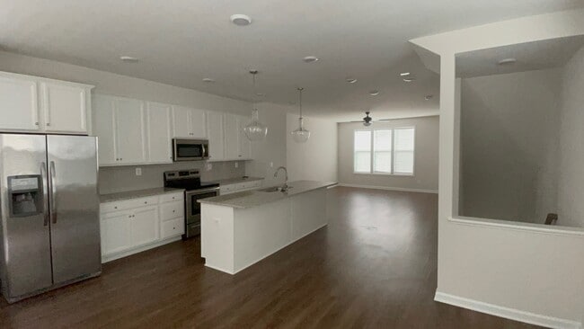 Photo - 521 Caddy Aly