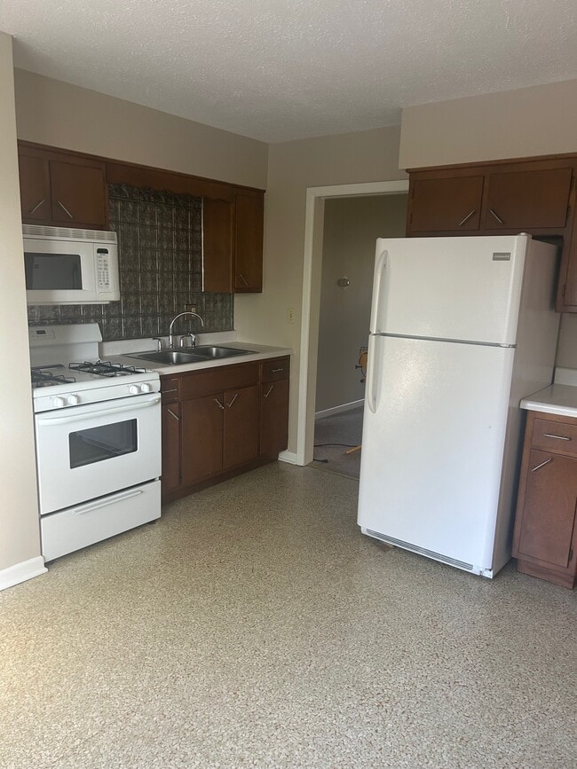Building Photo - 420 W North St Unit 2w
