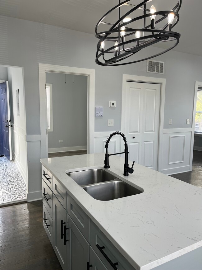 5033 W Wabansia Ave Unit 1W