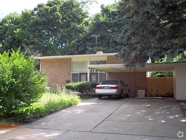 Building Photo - 1009 Olivia Ave Rental