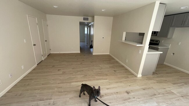 Building Photo - 500 Oak St Unit 109