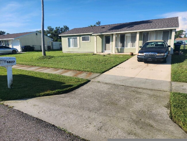 6827 - 6827 Carovel Ave House