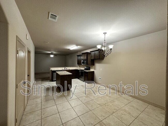 Photo - Jack Finney Blvd 6925 - 1