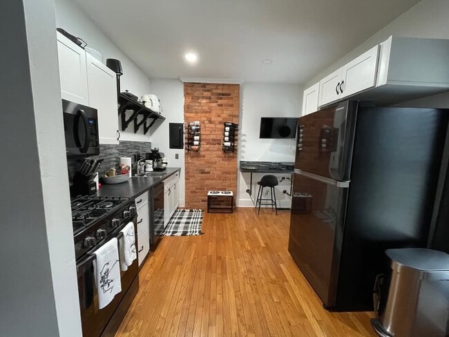 Photo - 68 E Hubbard Ave