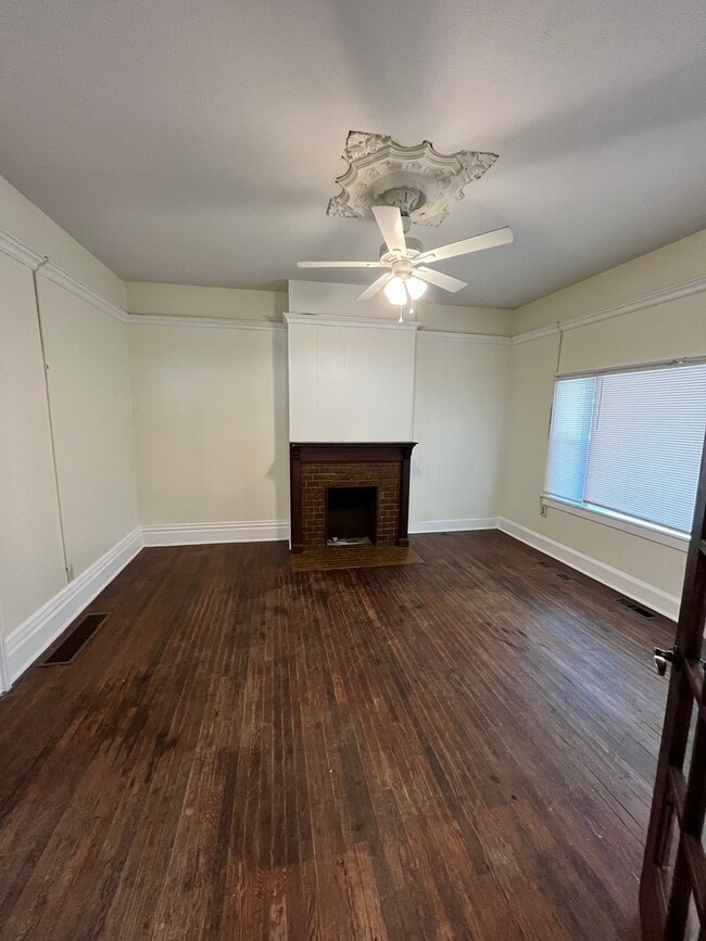 Photo - 243 W Locust St Unidad 1