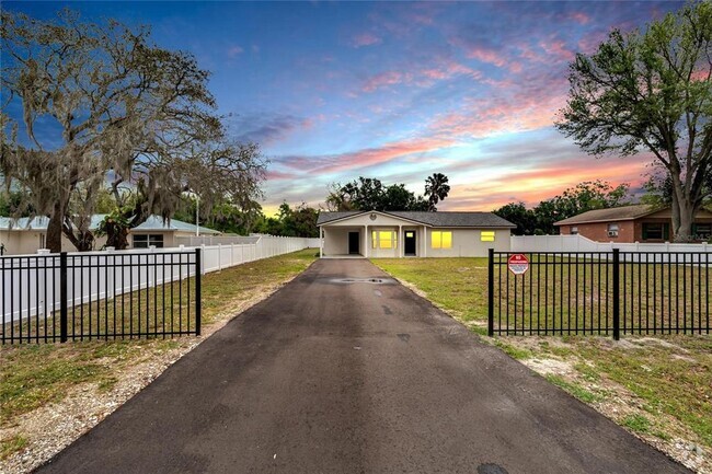 Building Photo - 9924 Prevatt St Rental