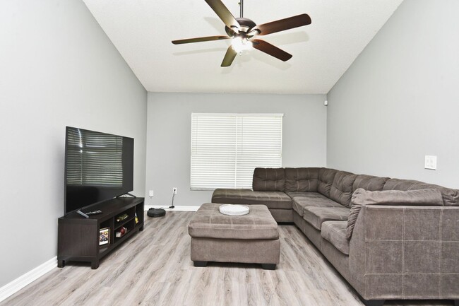 Photo - Charming 3/2 home 32825