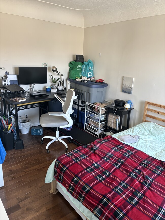 Photo - 1124 Main St W Unit 7