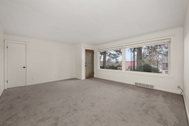 Photo - 827 W 11th Ave