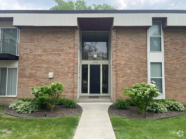 Building Photo - 4190 Rochester Rd Unit 110 Rental