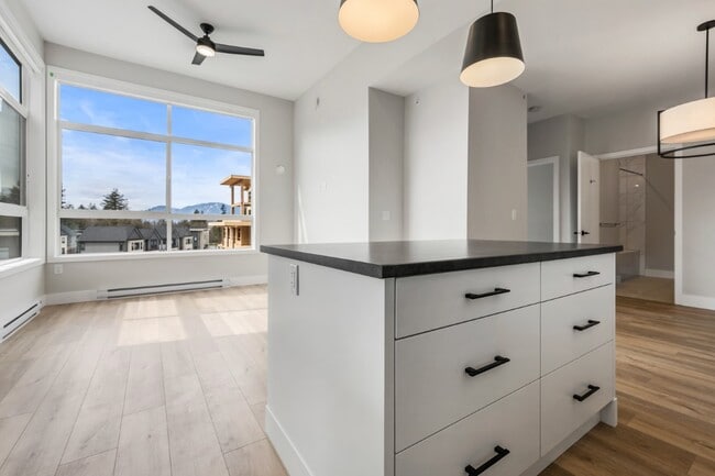 Photo - 5545-5545 Vedder Rd