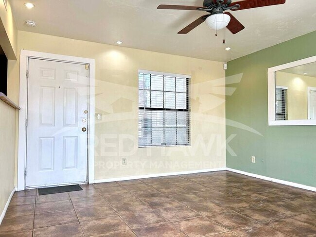 Photo - 820 W University Dr