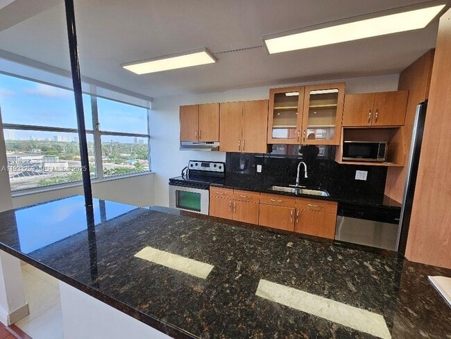 Photo - 1300 NE Miami Gardens Dr Unidad 706E