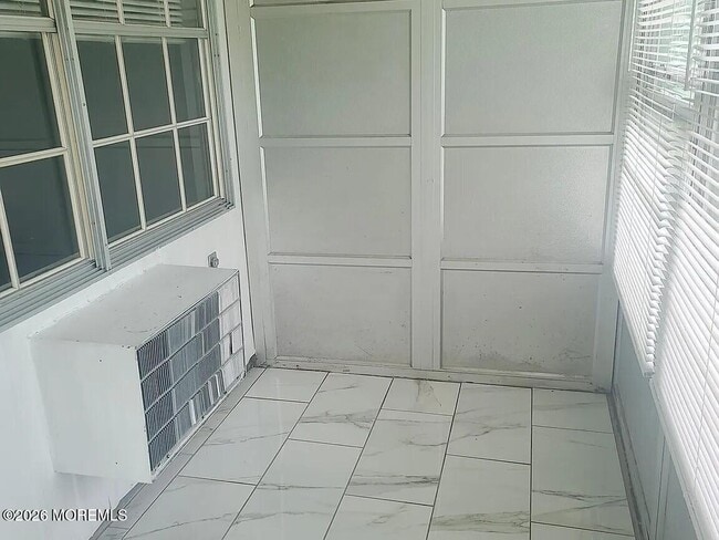 Photo - 219 Buckingham Ct