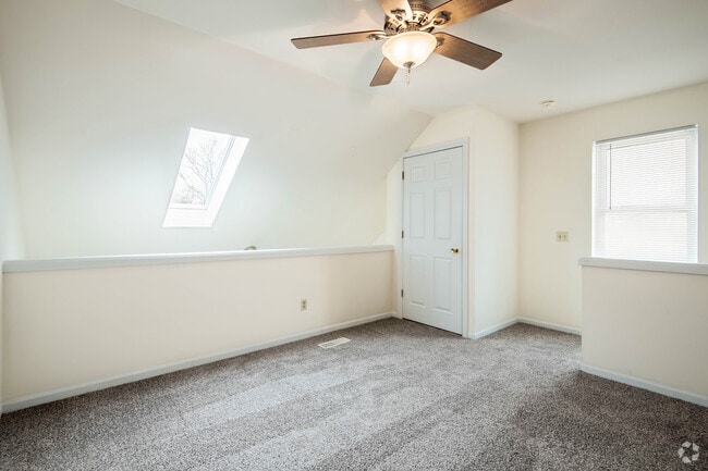 1BR, 1BA - 700SF