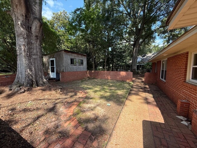 Photo - ** 4 Bed 2 Bath located in Dalraida ** Cal...