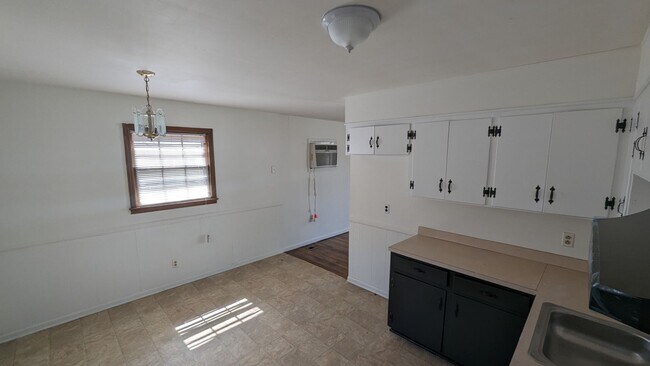 Photo - Detached Garage -2 Bedroom 1 Bath house- Drayton Mills Area