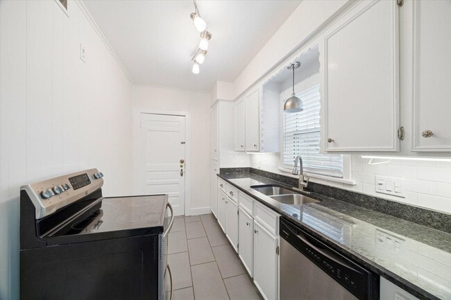 Photo - 1937 W McKinney St