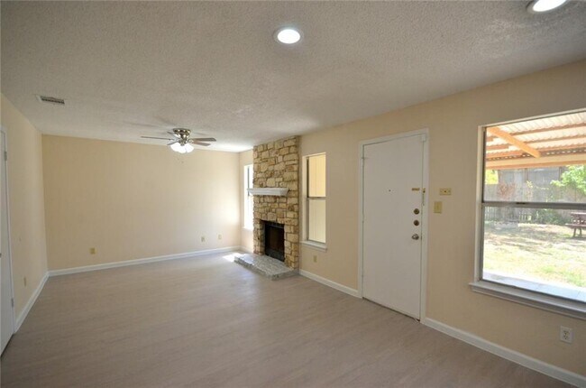 13903 Lothian Dr