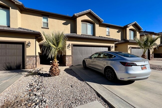 Building Photo - Blackhawk Townhome! Incredible Amenities!!