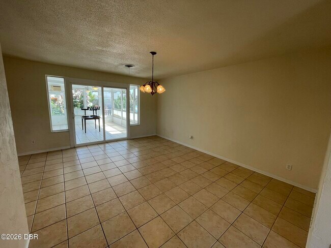 Photo - 135 Kent Dr