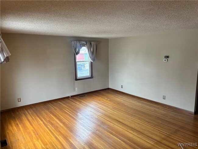 Photo - 194 Boncroft Dr