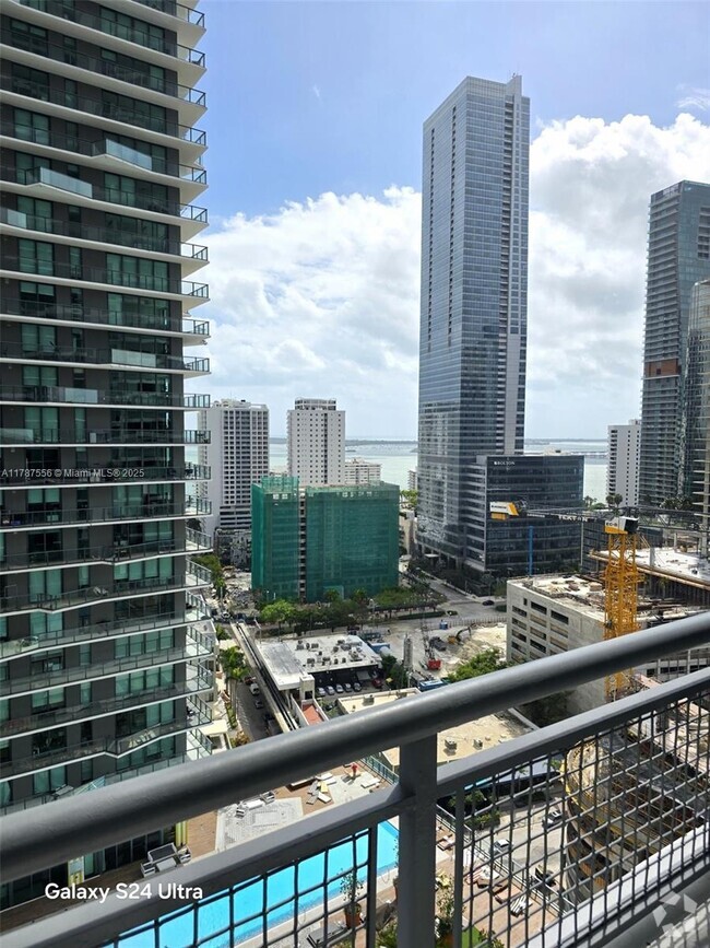 Building Photo - 60 SW 13th St Unit 2810 Rental