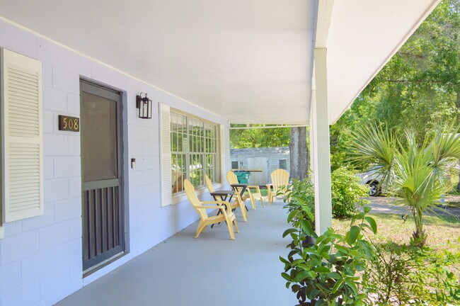 Front Porch - 508 NW 9th St Unit Mainhouse