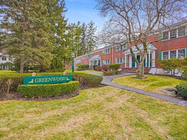 Building Photo - 600 Bedford Rd Unit 15