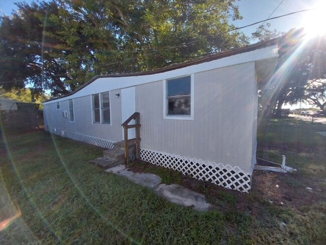 Building Photo - NICE 2BR/1BA Auburndale Mobile Home! NO AP...