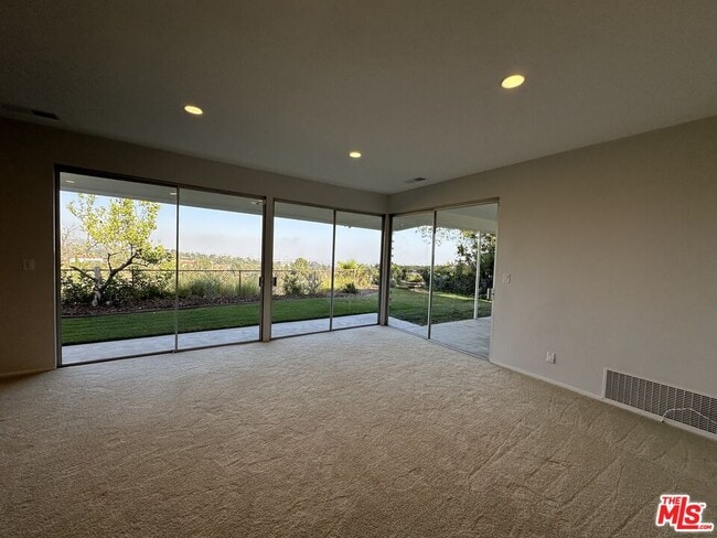 1212 Roberto Ln
