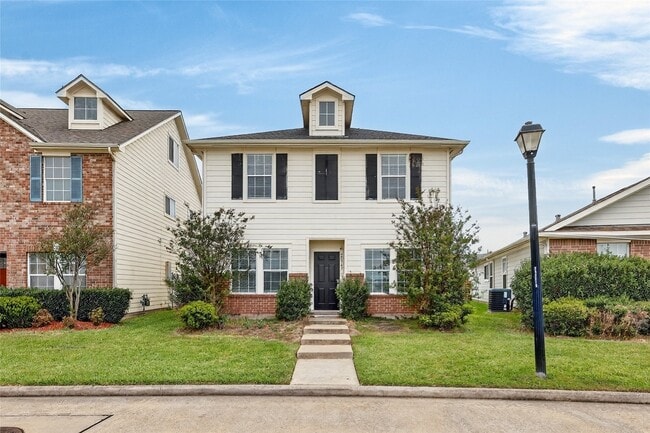 Photo - 20747 Settlers Lake Cir N