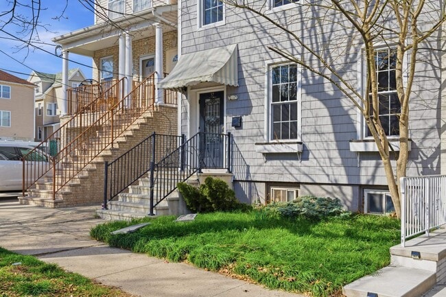 Photo - 37 W 34th St.