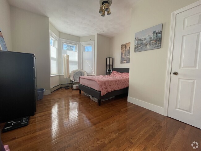 Building Photo - 96 Wyman St Unit 1 Rental