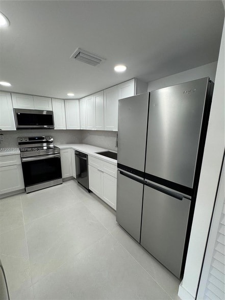 Building Photo - 8261 NW 8th St Unit 130