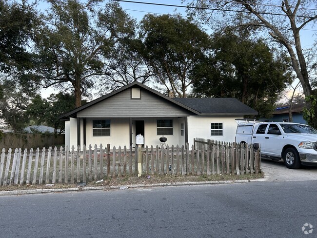 Building Photo - 1127 N Vermont Ave Rental