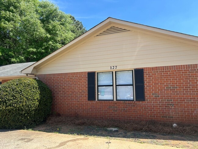 Building Photo - 125/127 Deer Creek Dr Unit 127 Deer Creek Dr
