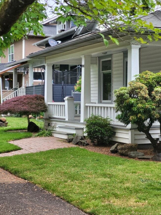 Photo - 944 Cottage St NE