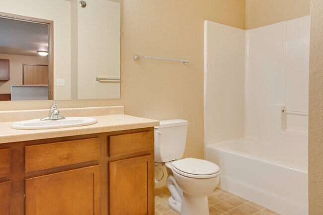 Waterstone Apartments Bathroom