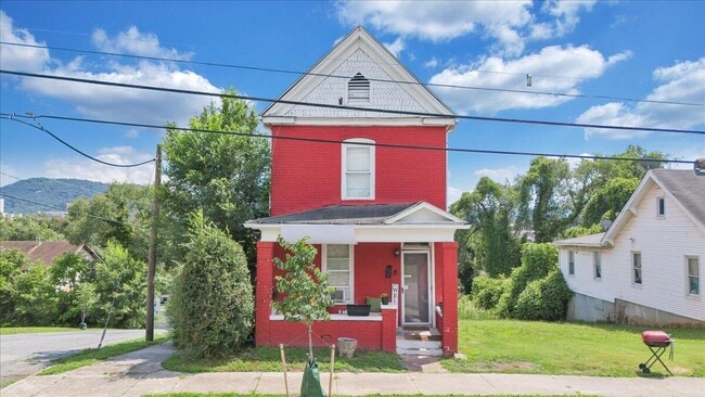 Photo - 302 Patton Ave NW